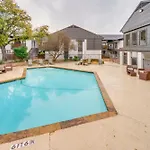 Dallas Apartment With Pool Access, 10 Mi To Downtown