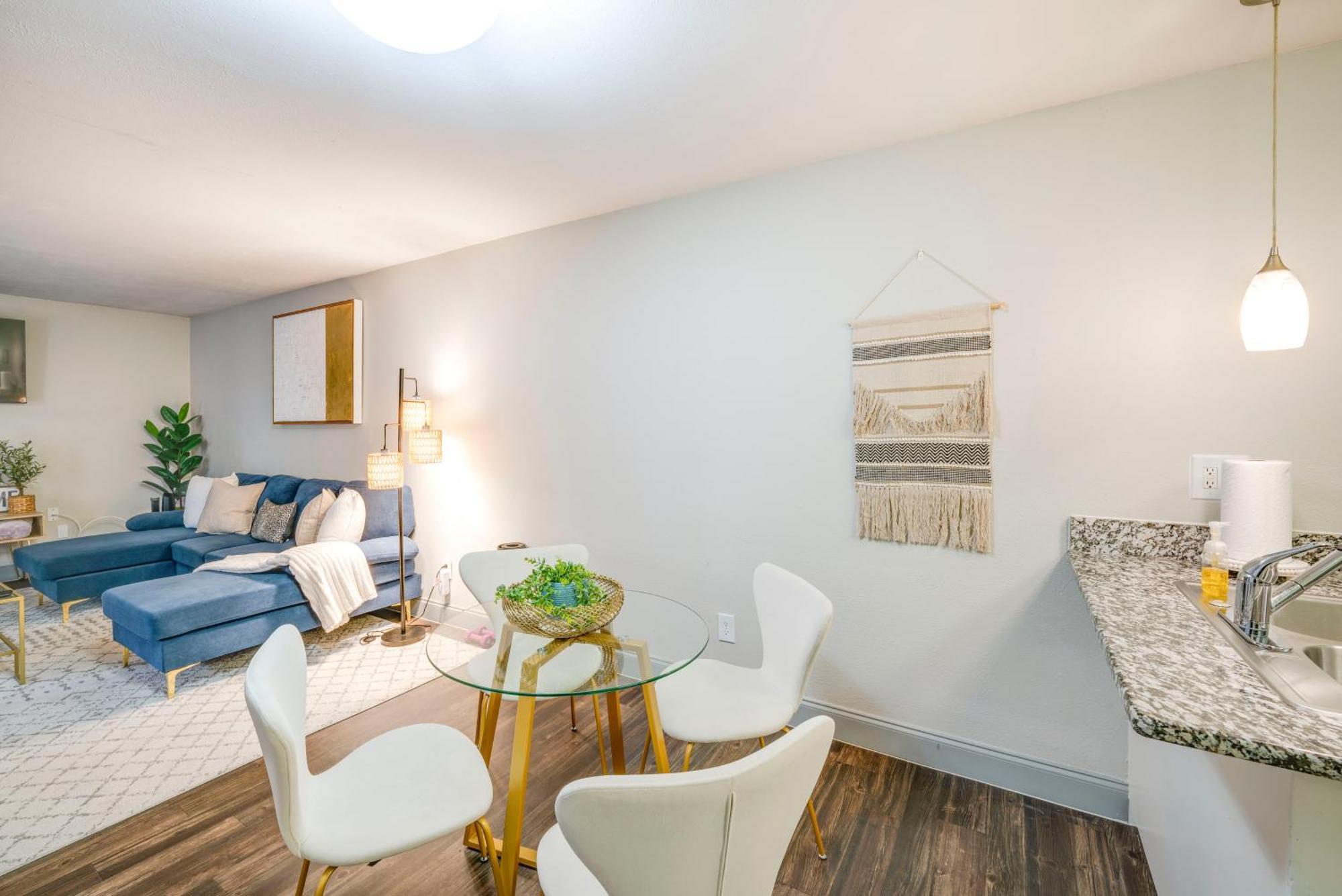 With Pool Access, 10 Mi To Downtown * Dallas
