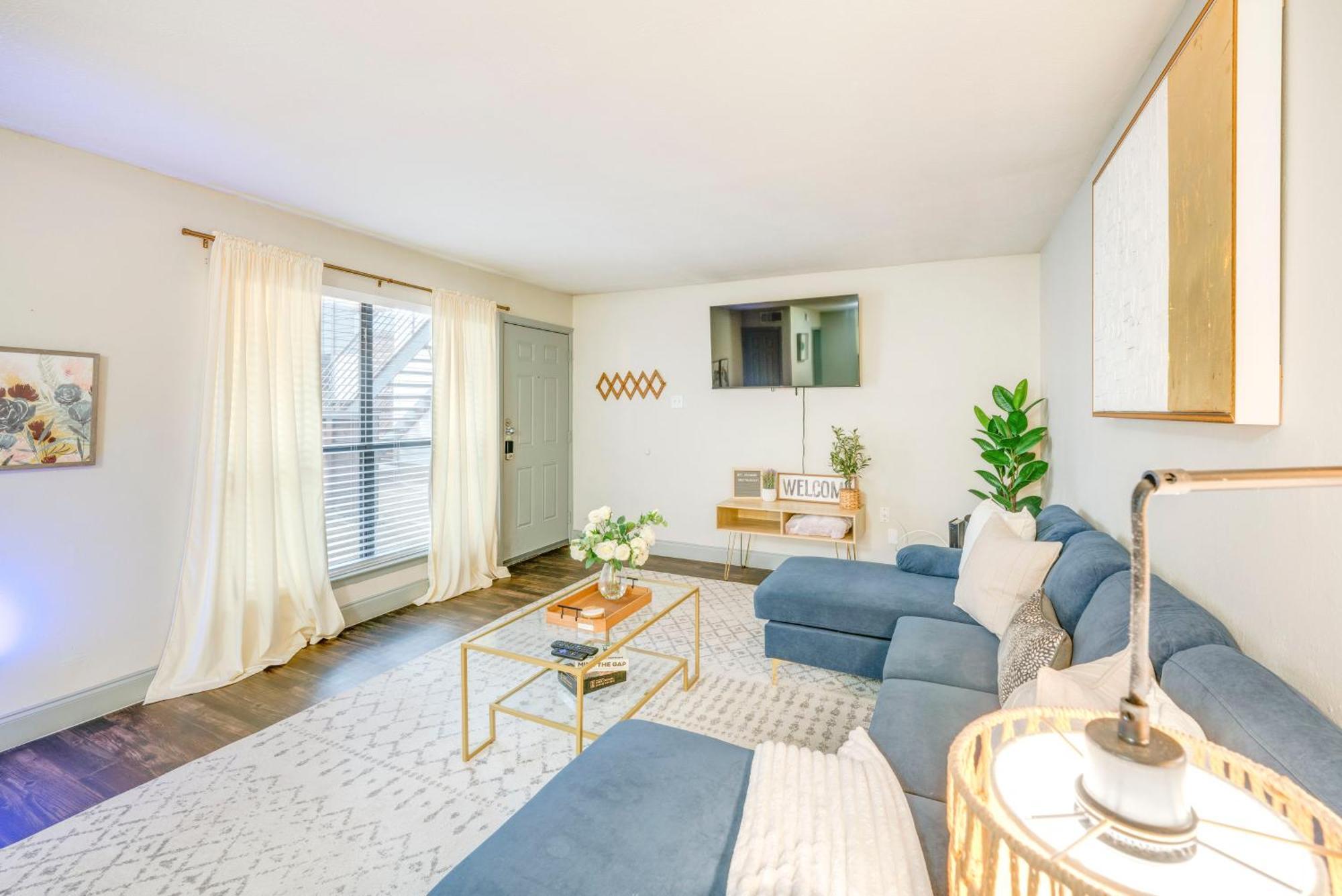 Apartment With Pool Access, 10 Mi To Downtown Dallas