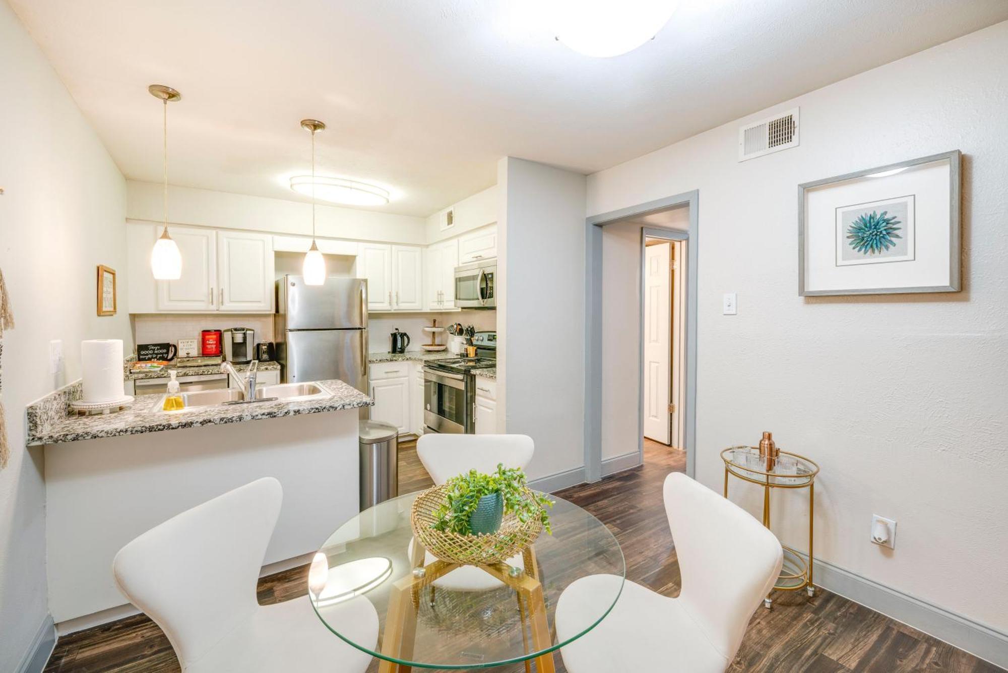 With Pool Access, 10 Mi To Downtown Dallas