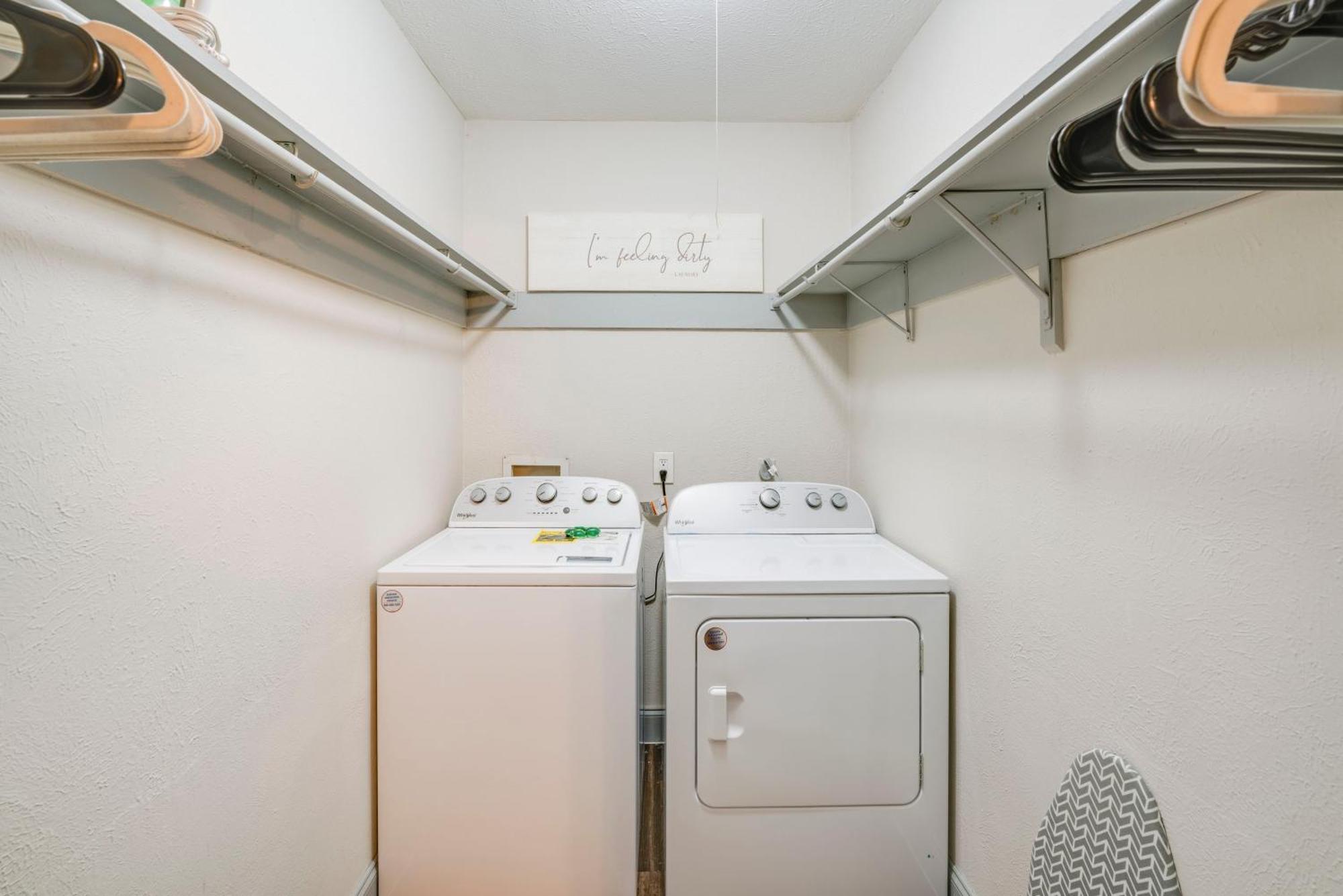 With Pool Access, 10 Mi To Downtown Apartment Dallas