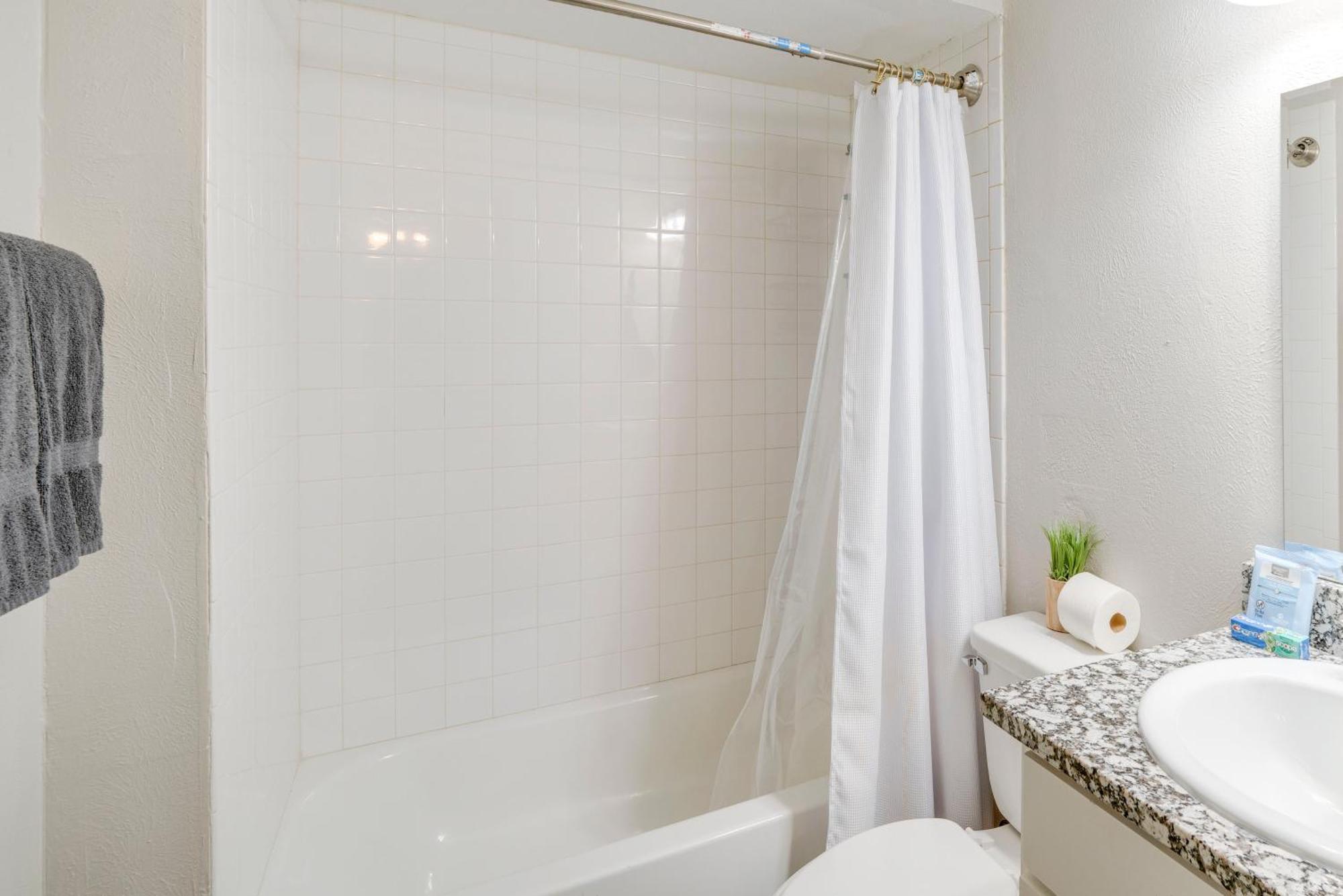 With Pool Access, 10 Mi To Downtown *