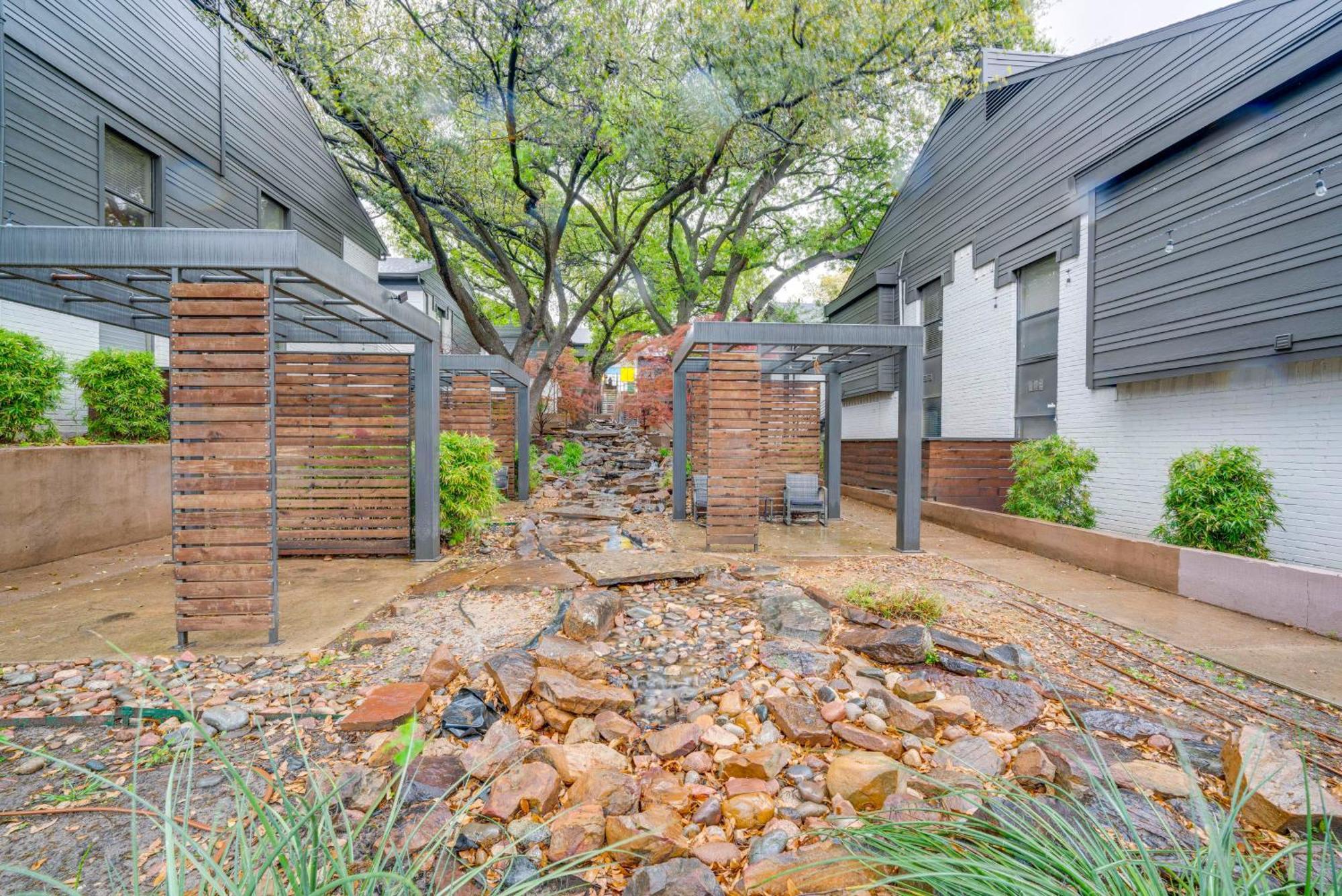 With Pool Access, 10 Mi To Downtown Apartment Dallas
